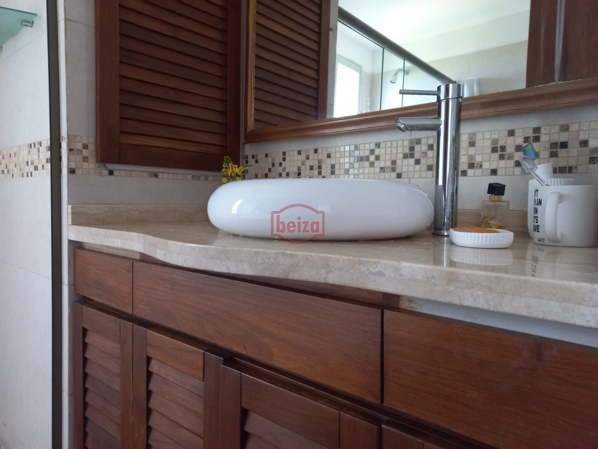 Apartamento ID.165419/Brava-,A-una-cuadra-de-la-Brava-3-dormit - Venta de apartamento de dos dormitorios en Punta del Este