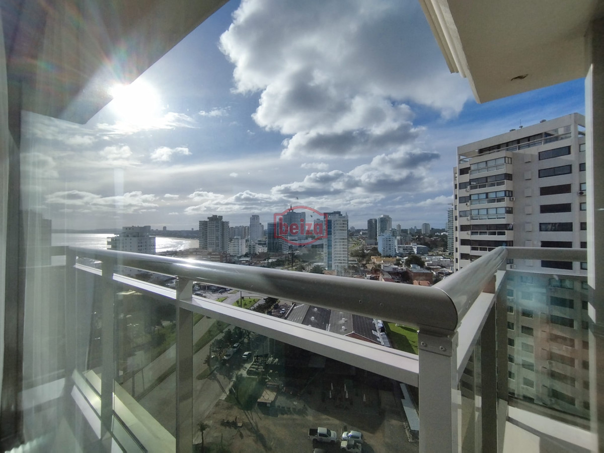 Apartamento ID.166998/Excelente-ubicacion-,-a-2-cuadras-mar -  Apartamento en venta en playa brava de Punta del Este