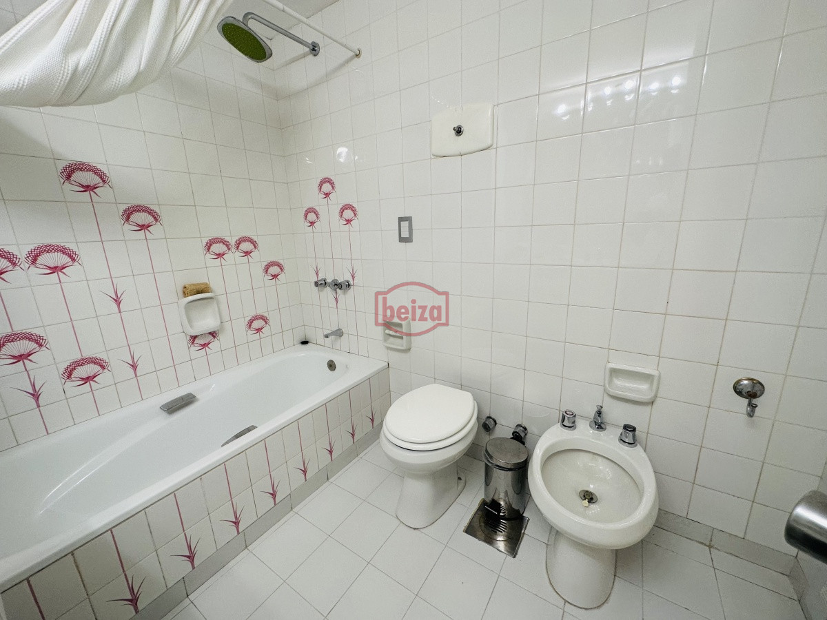 Apartamento ID.166024 - Apartamento de 3 dormitorios y dependencia de servicio en Punta del Este