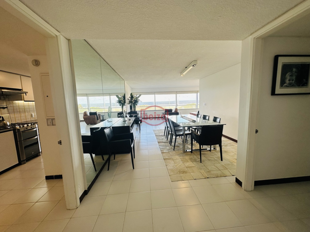 Apartamento ID.166024 - Apartamento de 3 dormitorios y dependencia de servicio en Punta del Este