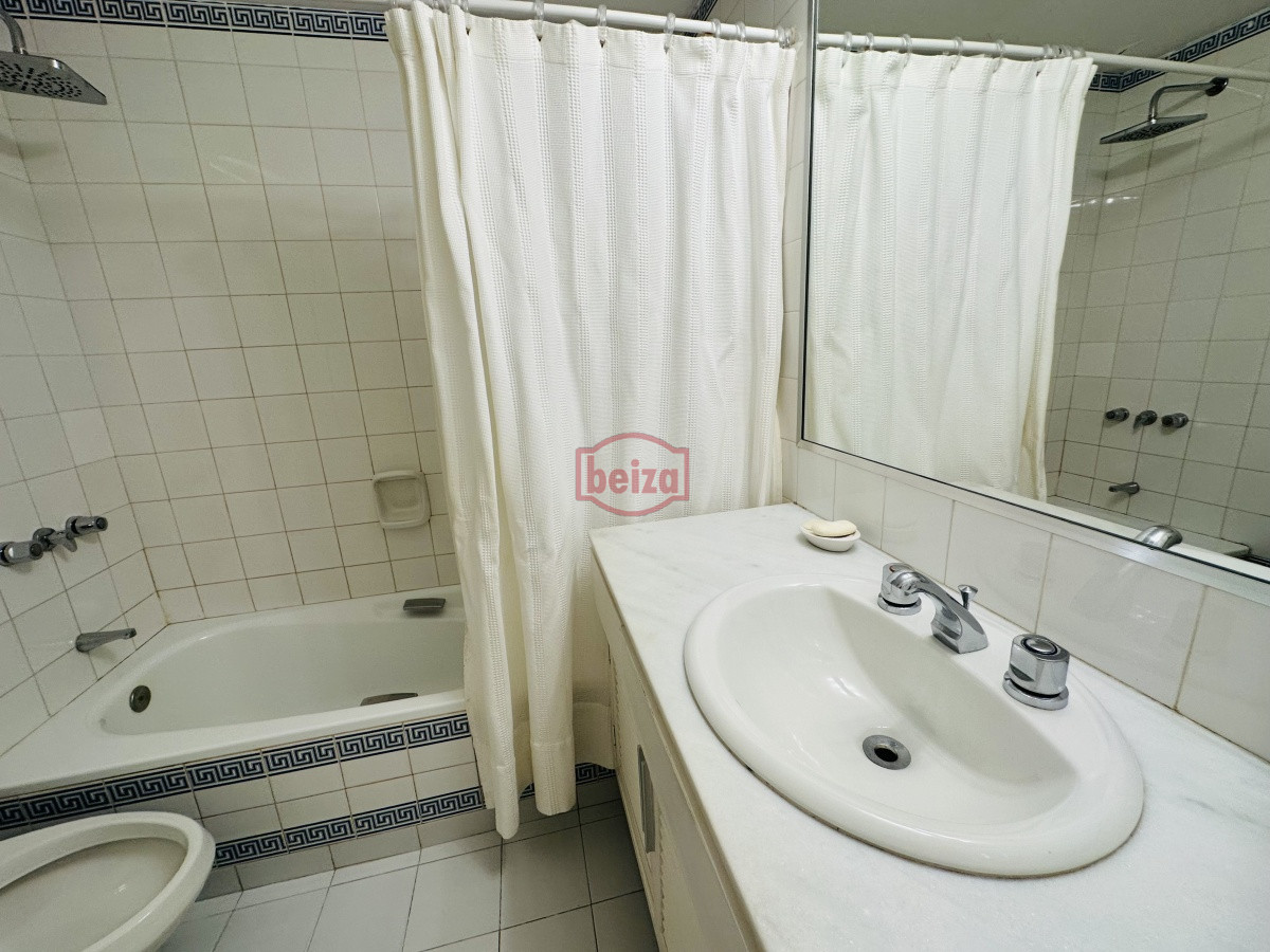 Apartamento ID.166024 - Apartamento de 3 dormitorios y dependencia de servicio en Punta del Este