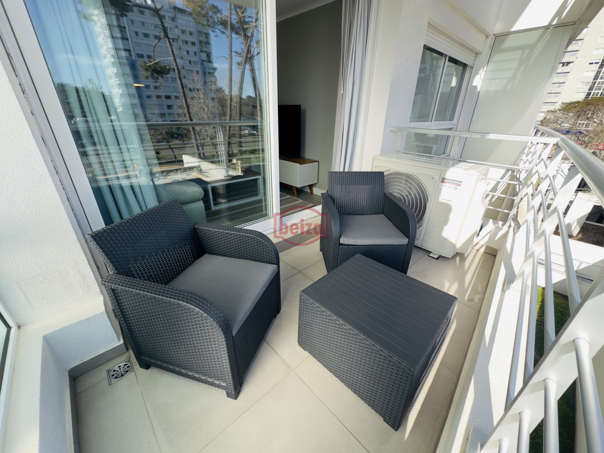 Apartamento ID.165886/  - Alquiler y venta de apartamento de 1 dormitorio en Punta del Este