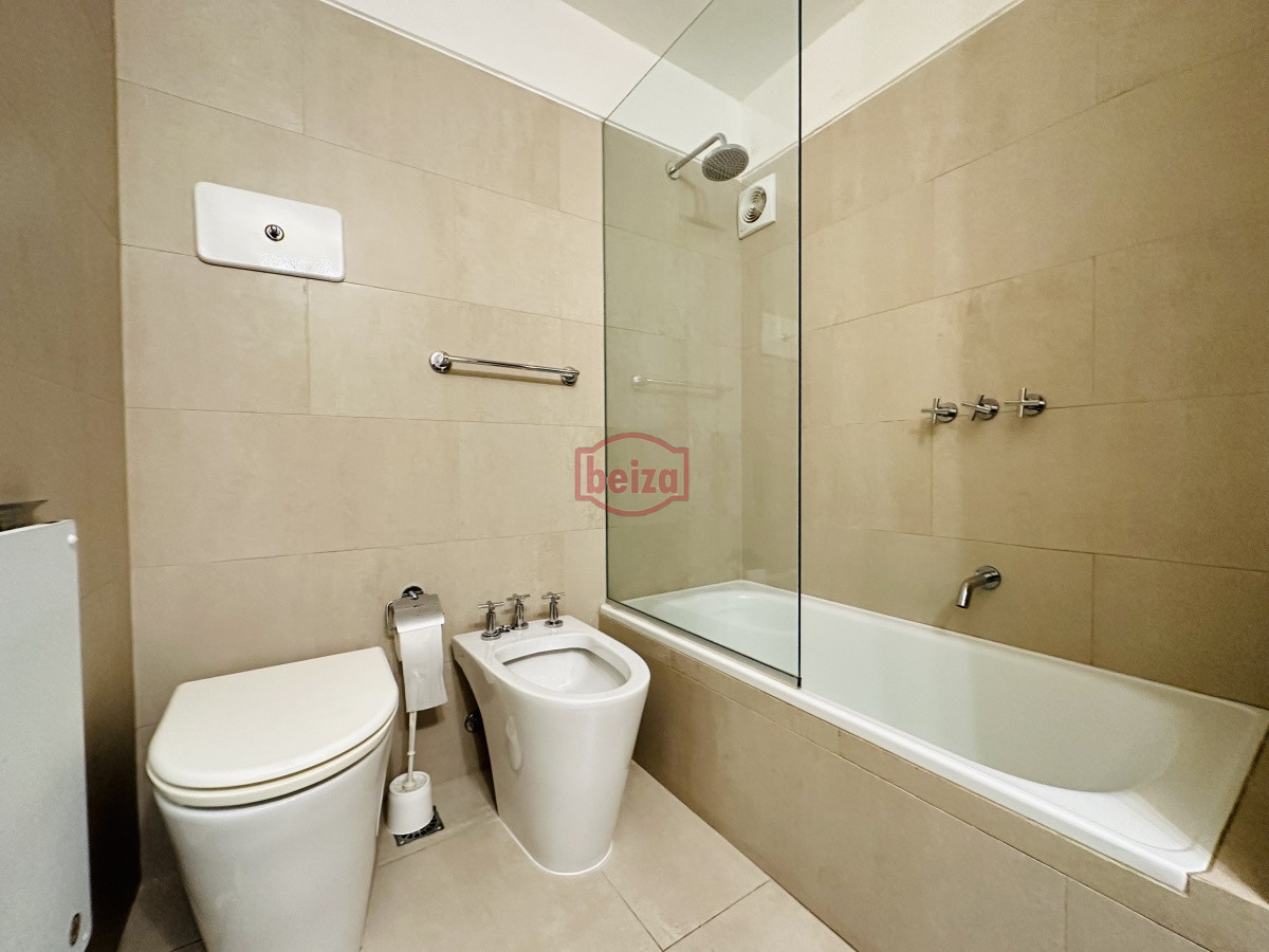 Apartamento ID.165941 - Apartamento en venta y alquiler primera línea de la playa mansa, Punta del Este.