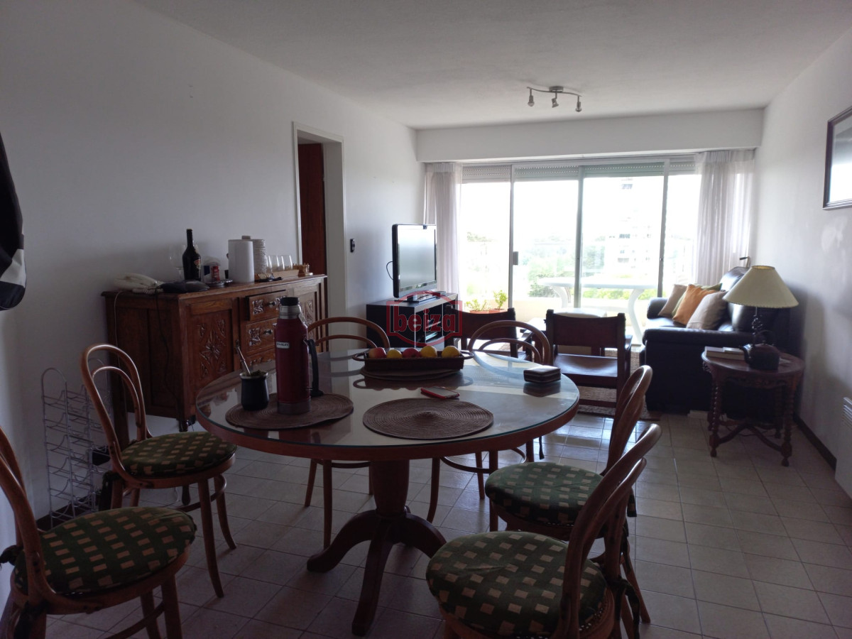 Apartamento ID.165419/Brava-,A-una-cuadra-de-la-Brava-3-dormit - Venta de apartamento de dos dormitorios en Punta del Este
