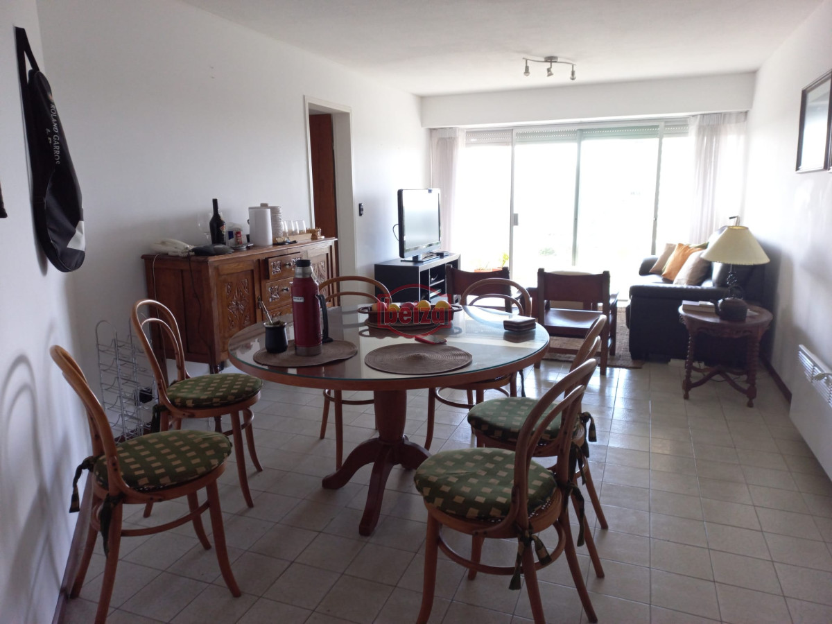 Apartamento ID.165419/Brava-,A-una-cuadra-de-la-Brava-3-dormit - Venta de apartamento de dos dormitorios en Punta del Este
