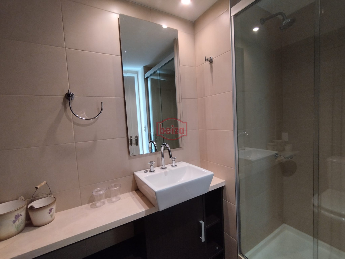 Apartamento ID.166998/Excelente-ubicacion-,-a-2-cuadras-mar -  Apartamento en venta en playa brava de Punta del Este