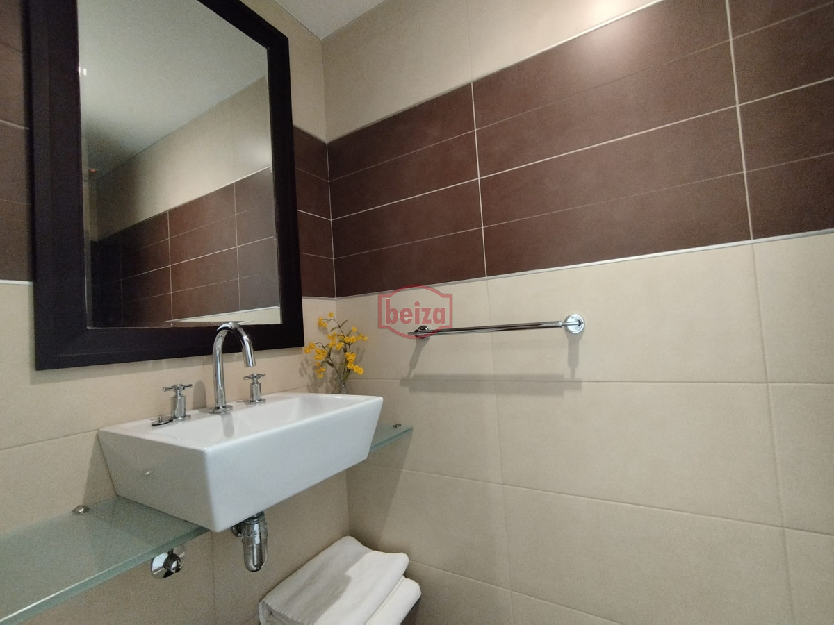 Apartamento ID.166998/Excelente-ubicacion-,-a-2-cuadras-mar -  Apartamento en venta en playa brava de Punta del Este