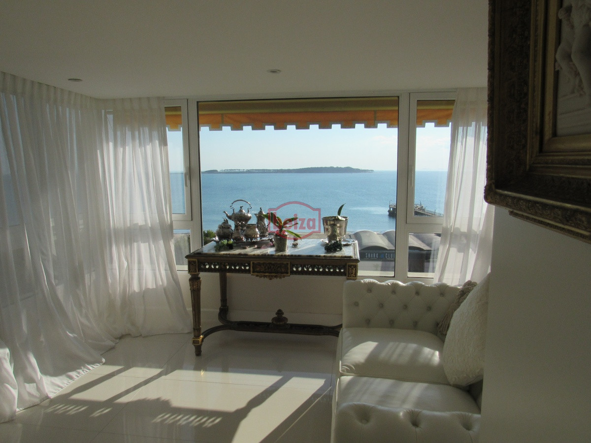 Apartamento ID.165934 - Venta  Y alquiler de apartamento de 3 dormitorios en Punta del Este