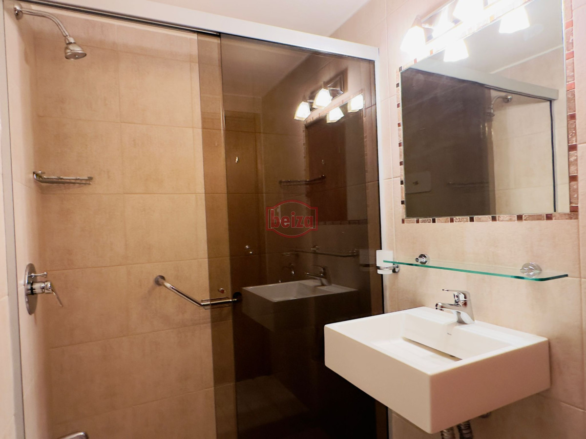 Apartamento ID.165976/Venta-de-apartamento-en-Peninsula,-sobre-el-mar,-Punta-del-Este.- - apartamento en venta y alquiler en playa mansa