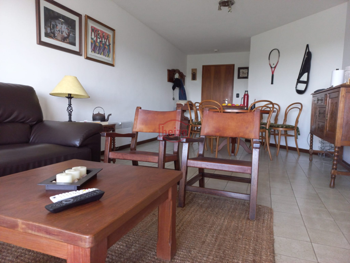 Apartamento ID.165419/Brava-,A-una-cuadra-de-la-Brava-3-dormit - Venta de apartamento de dos dormitorios en Punta del Este