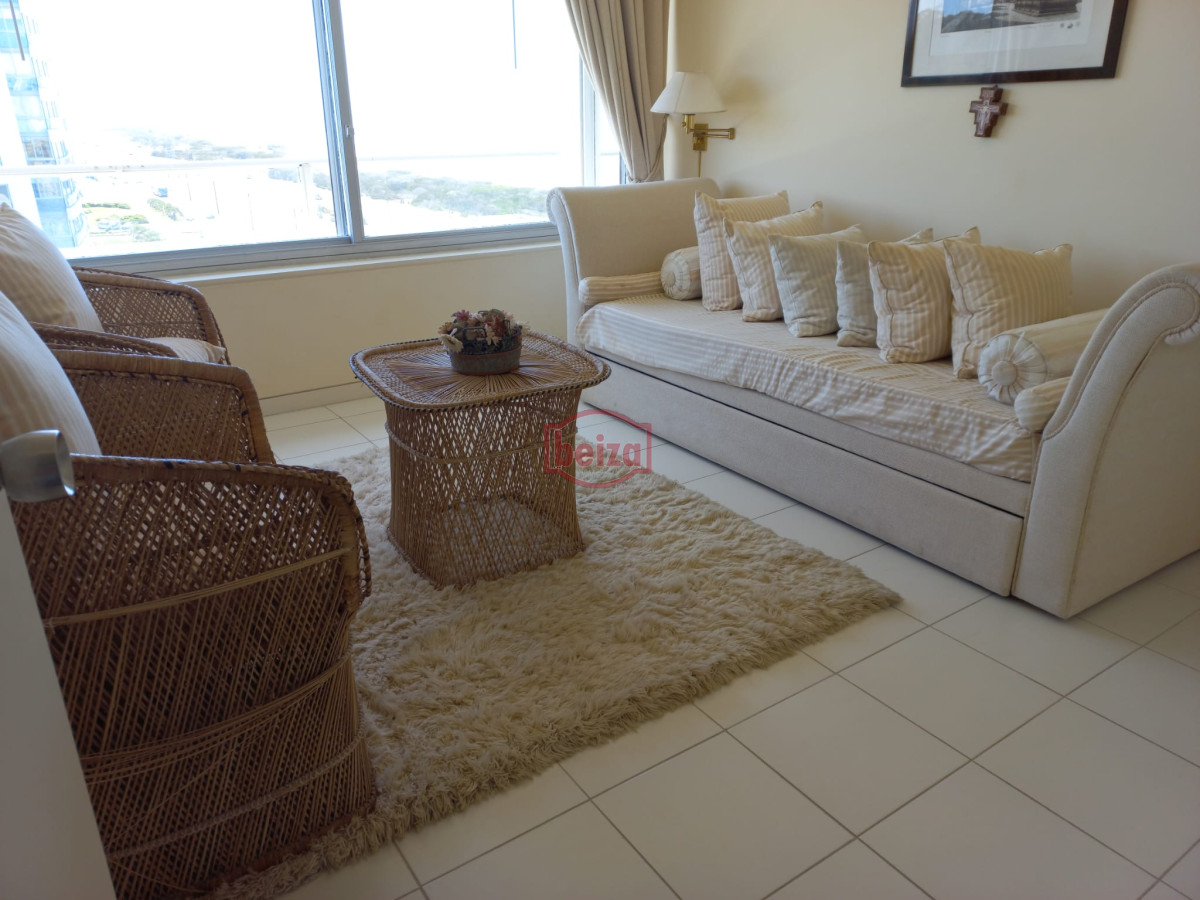 Apartamento ID.165323 - Alquiler de apartamento de tres dormitorios y dependencia en Punta del Este
