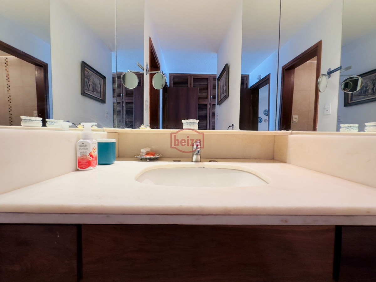 Apartamento ID.165976/Venta-de-apartamento-en-Peninsula,-sobre-el-mar,-Punta-del-Este.- - apartamento en venta y alquiler en playa mansa