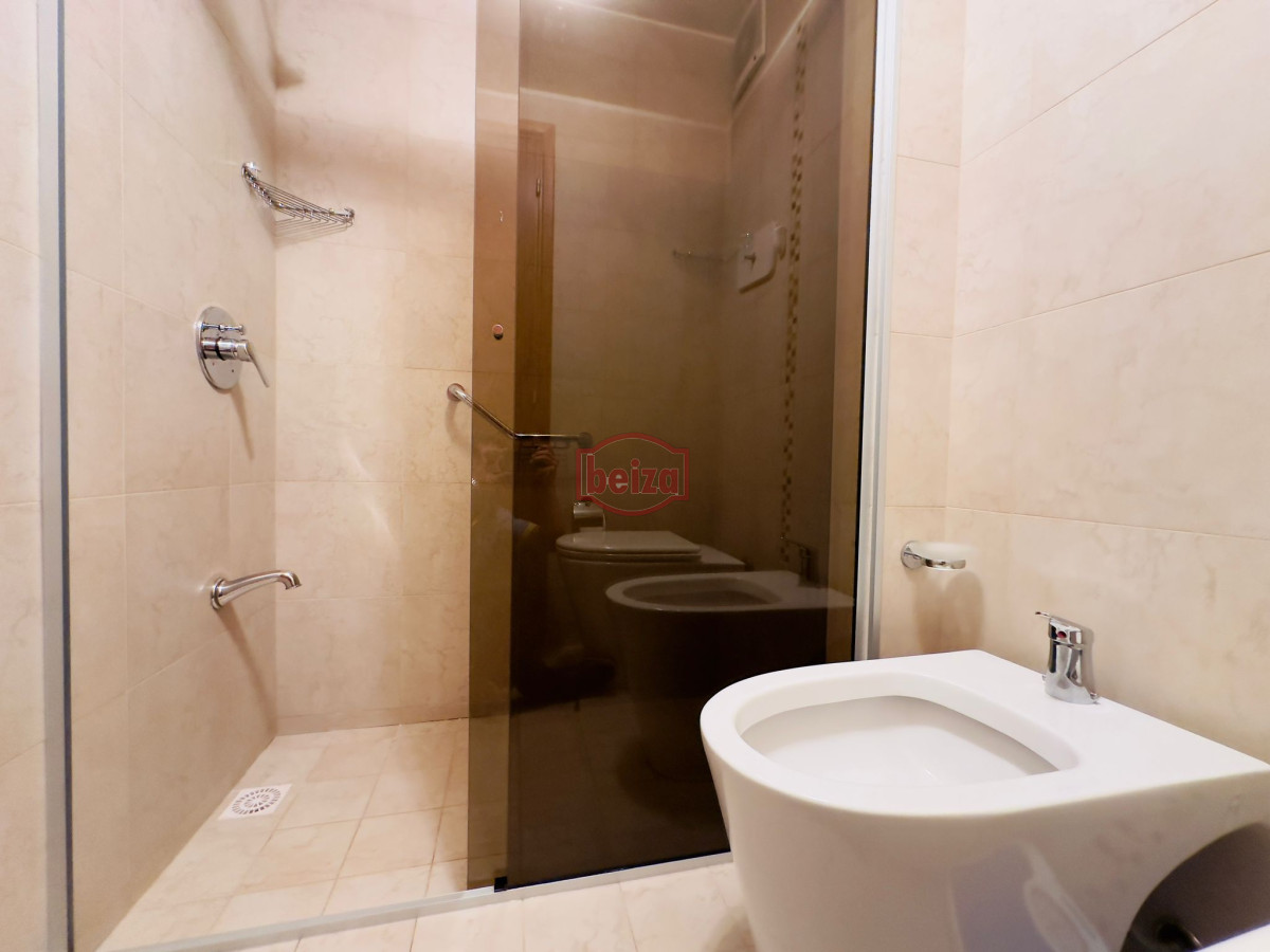Apartamento ID.165976/Venta-de-apartamento-en-Peninsula,-sobre-el-mar,-Punta-del-Este.- - apartamento en venta y alquiler en playa mansa