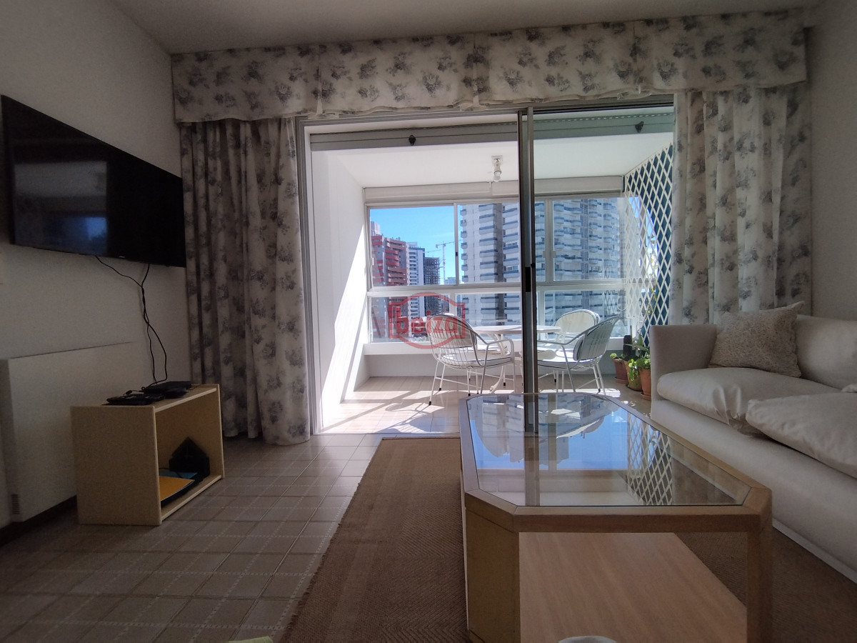 Apartamento ID.167045/Gran-departamento-de-1-dormitorio-en-venta -  Alquiler y venta de apartamento de dos dormitorios en Punta del Este