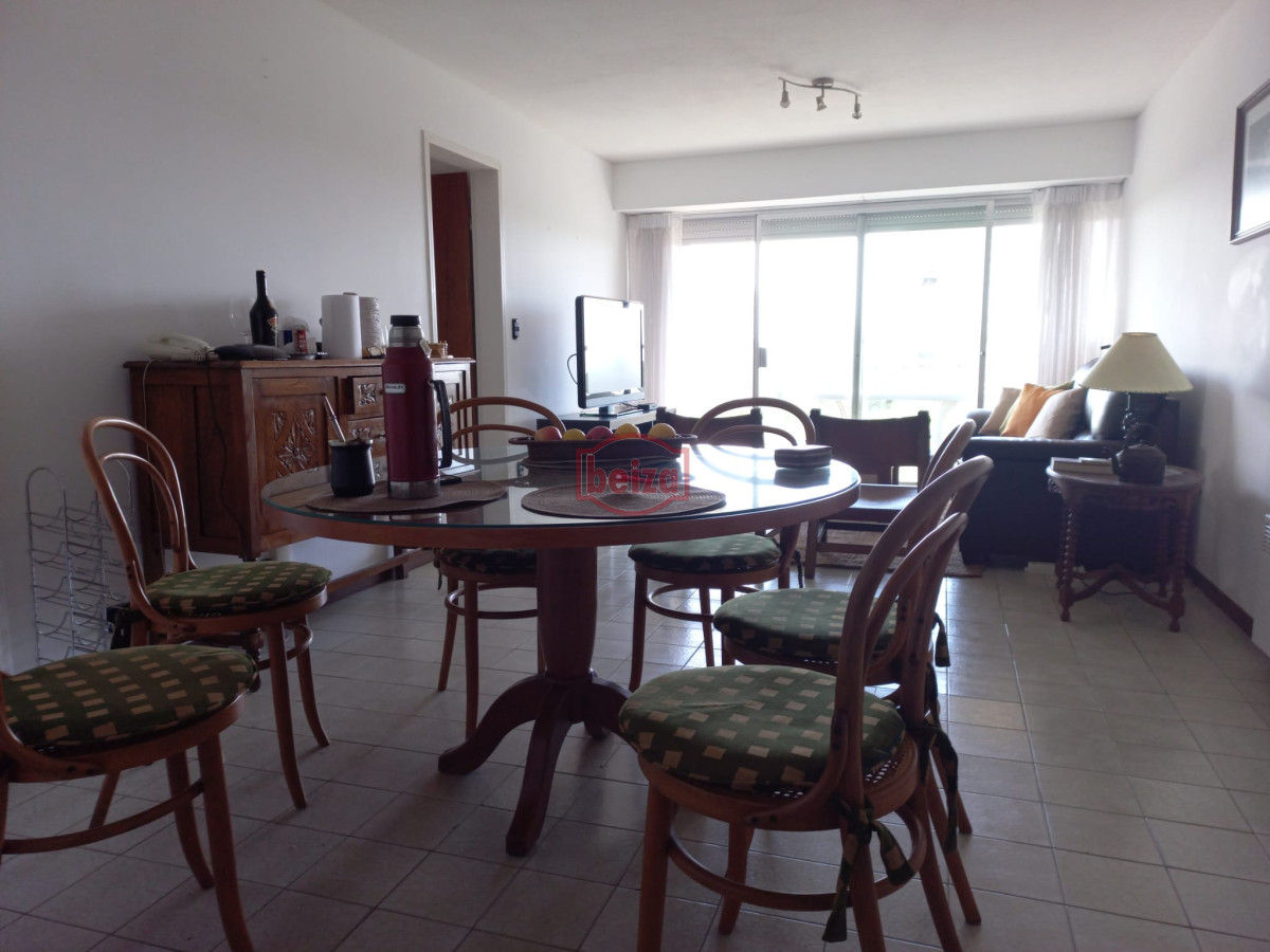 Apartamento ID.165419/Brava-,A-una-cuadra-de-la-Brava-3-dormit - Venta de apartamento de dos dormitorios en Punta del Este