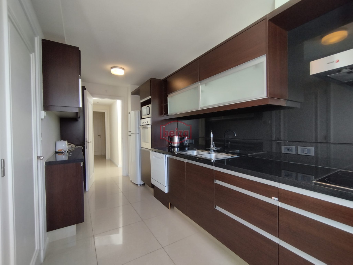 Apartamento ID.166998/Excelente-ubicacion-,-a-2-cuadras-mar -  Apartamento en venta en playa brava de Punta del Este