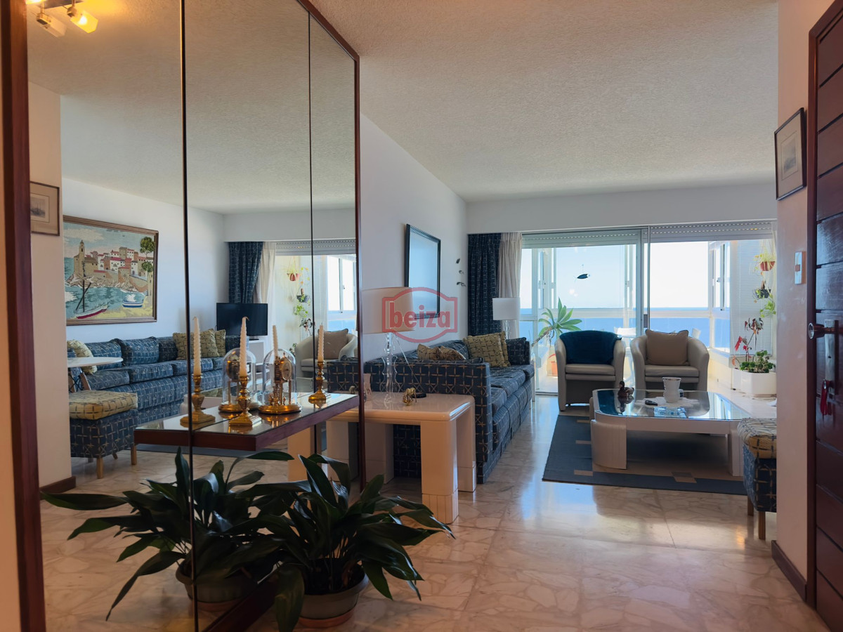 Apartamento ID.165976/Venta-de-apartamento-en-Peninsula,-sobre-el-mar,-Punta-del-Este.- - apartamento en venta y alquiler en playa mansa