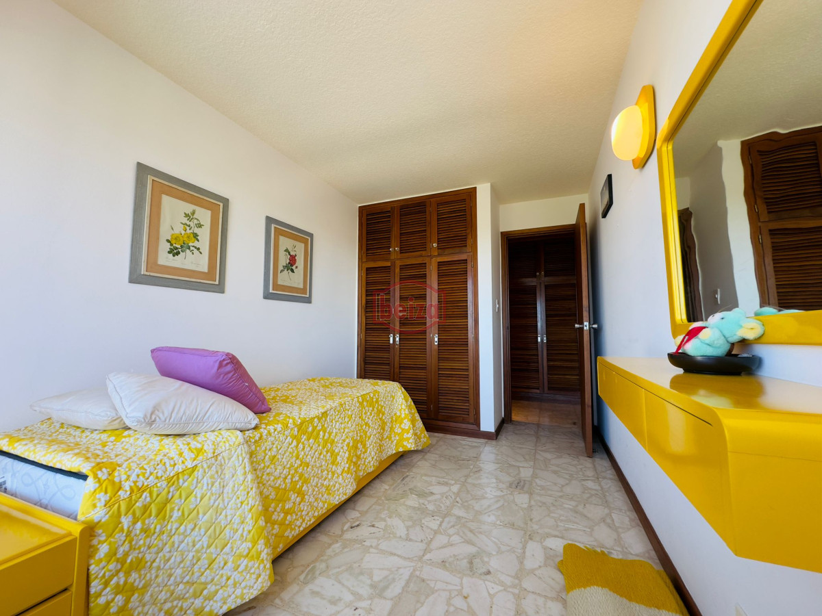 Apartamento ID.165976/Venta-de-apartamento-en-Peninsula,-sobre-el-mar,-Punta-del-Este.- - apartamento en venta y alquiler en playa mansa