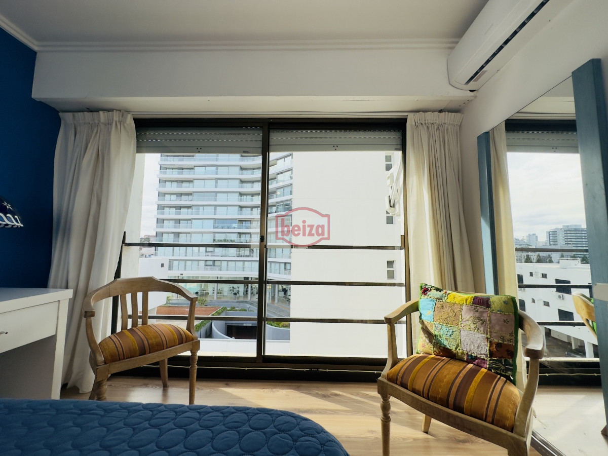 Apartamento ID.167012/Hermoso-apartamento-de-2-dormitorios-y-2-baños - Apartamento en venta, 3 dormitorios, vista al mar, primera linea, playa mansa.
