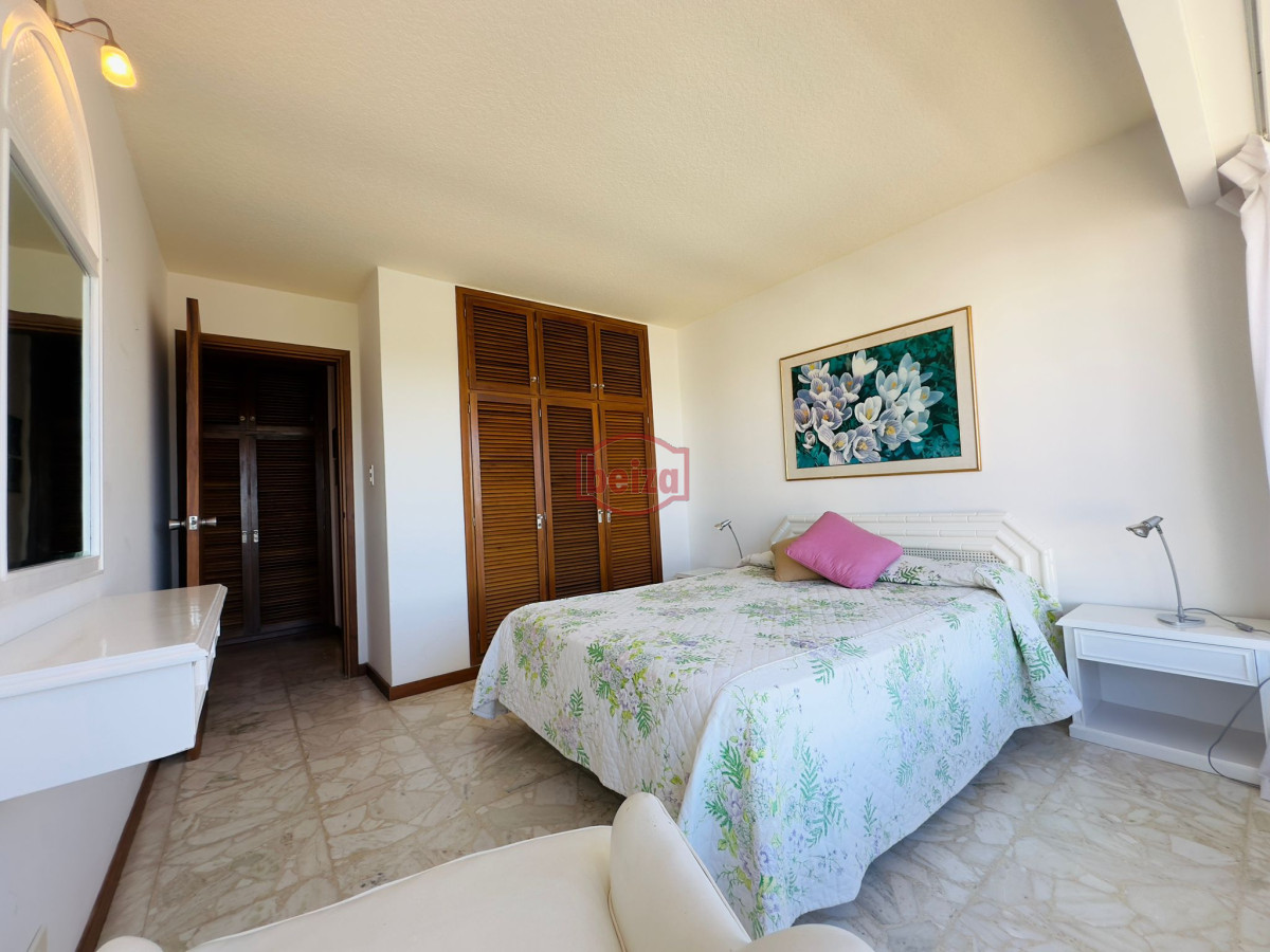 Apartamento ID.165976/Venta-de-apartamento-en-Peninsula,-sobre-el-mar,-Punta-del-Este.- - apartamento en venta y alquiler en playa mansa