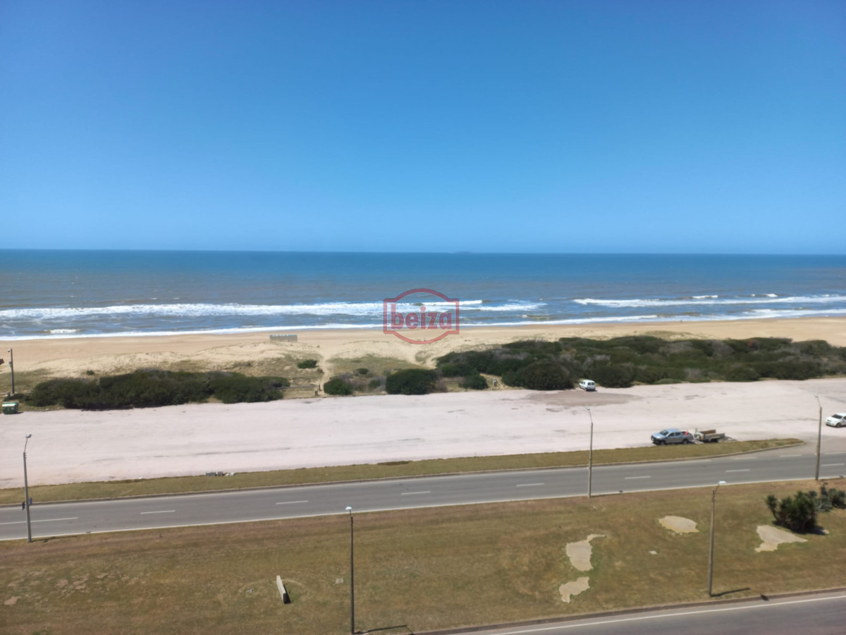 Apartamento ID.165323 - Alquiler de apartamento de tres dormitorios y dependencia en Punta del Este