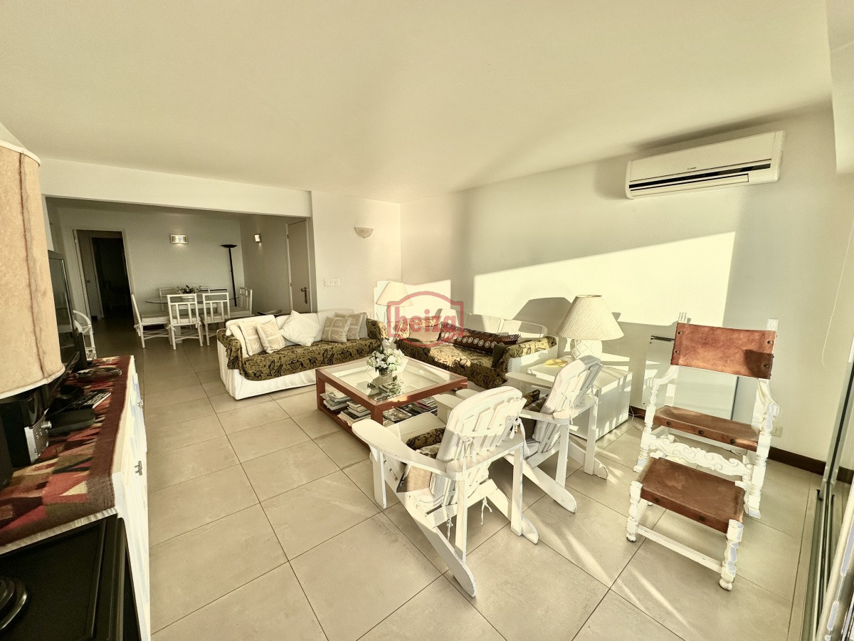 Apartamento ID.165941 - Apartamento en venta y alquiler primera línea de la playa mansa, Punta del Este.