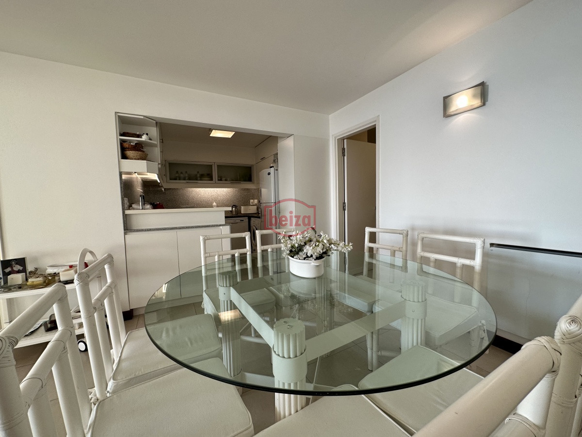 Apartamento ID.165941 - Apartamento en venta y alquiler primera línea de la playa mansa, Punta del Este.