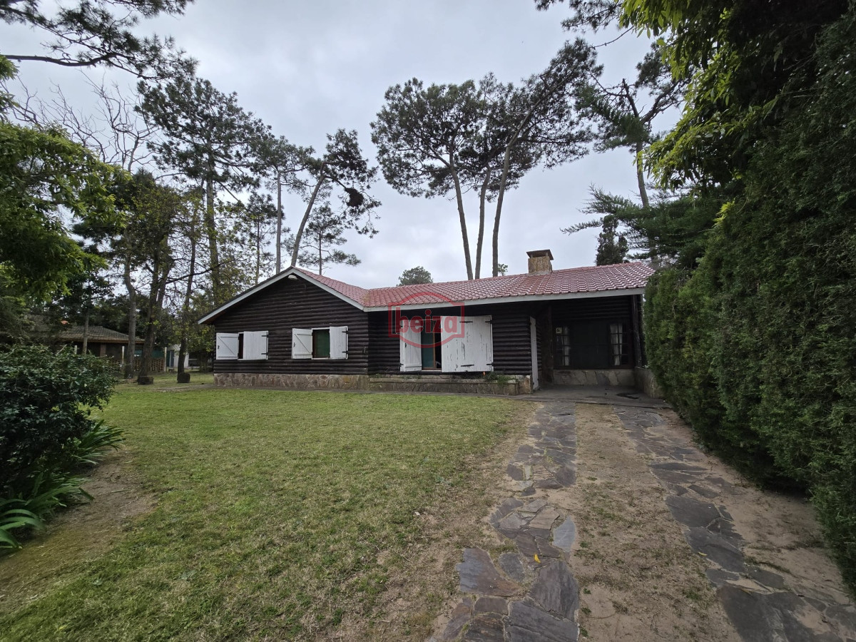 Casa ID.166598/Casa-en-venta-en-PUNTA-DEL-ESTE-zona-PINARES - Corazon de San Rafael, excelente ubicacion