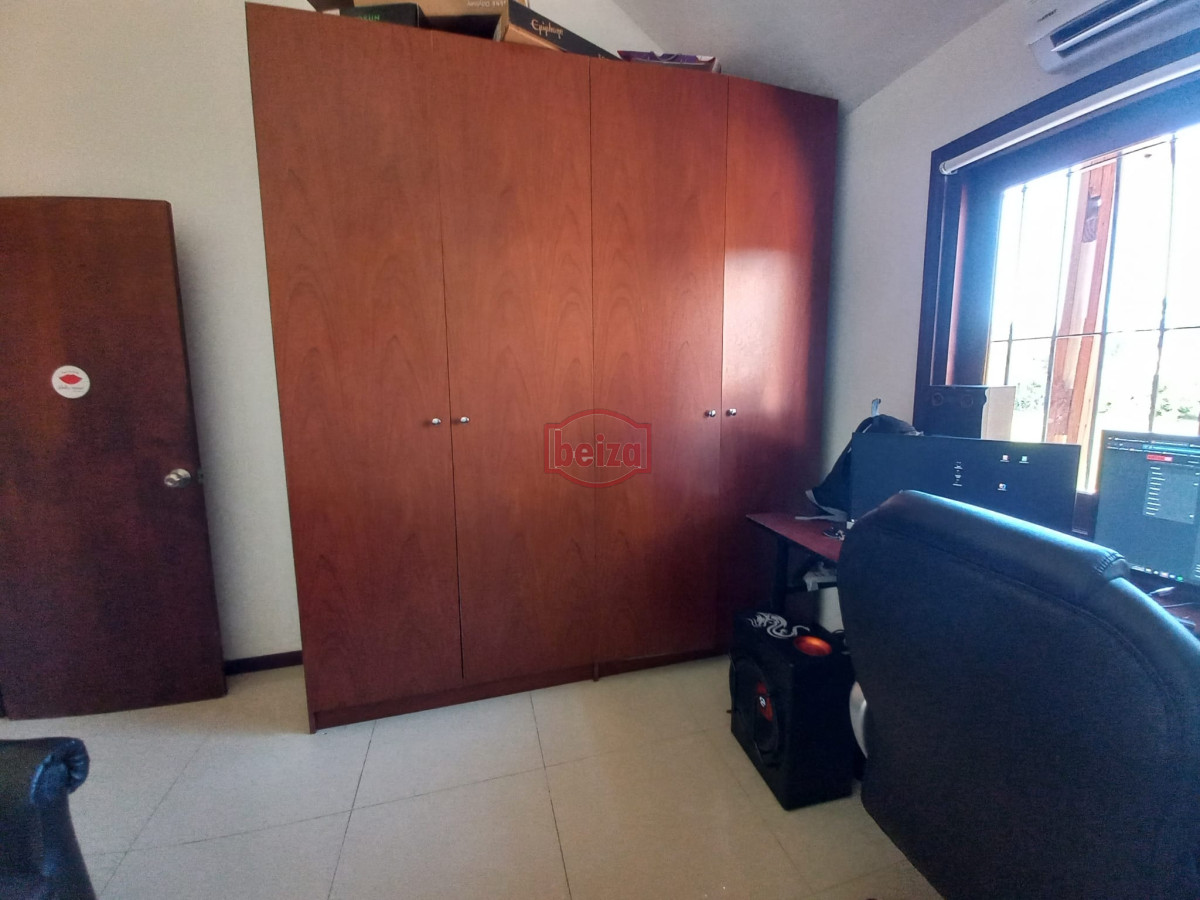 Casa ID.165979/Venta-de-Casa-4-dormitorios-en-Portezuelo,-Punta-del-Este. - Casa de 4 dormitorios en venta en Punta del Este