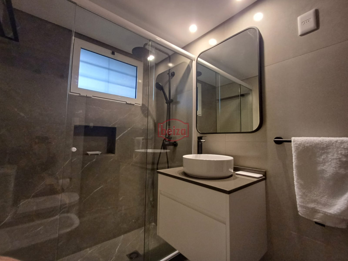 Casa ID.165875 - Alquiler de casa de 4 dormitorios y dep en Punta del Este