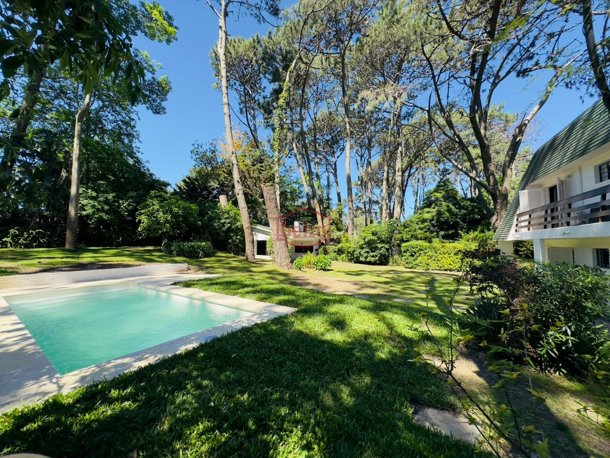 Casa ID.165875 - Alquiler de casa de 4 dormitorios y dep en Punta del Este