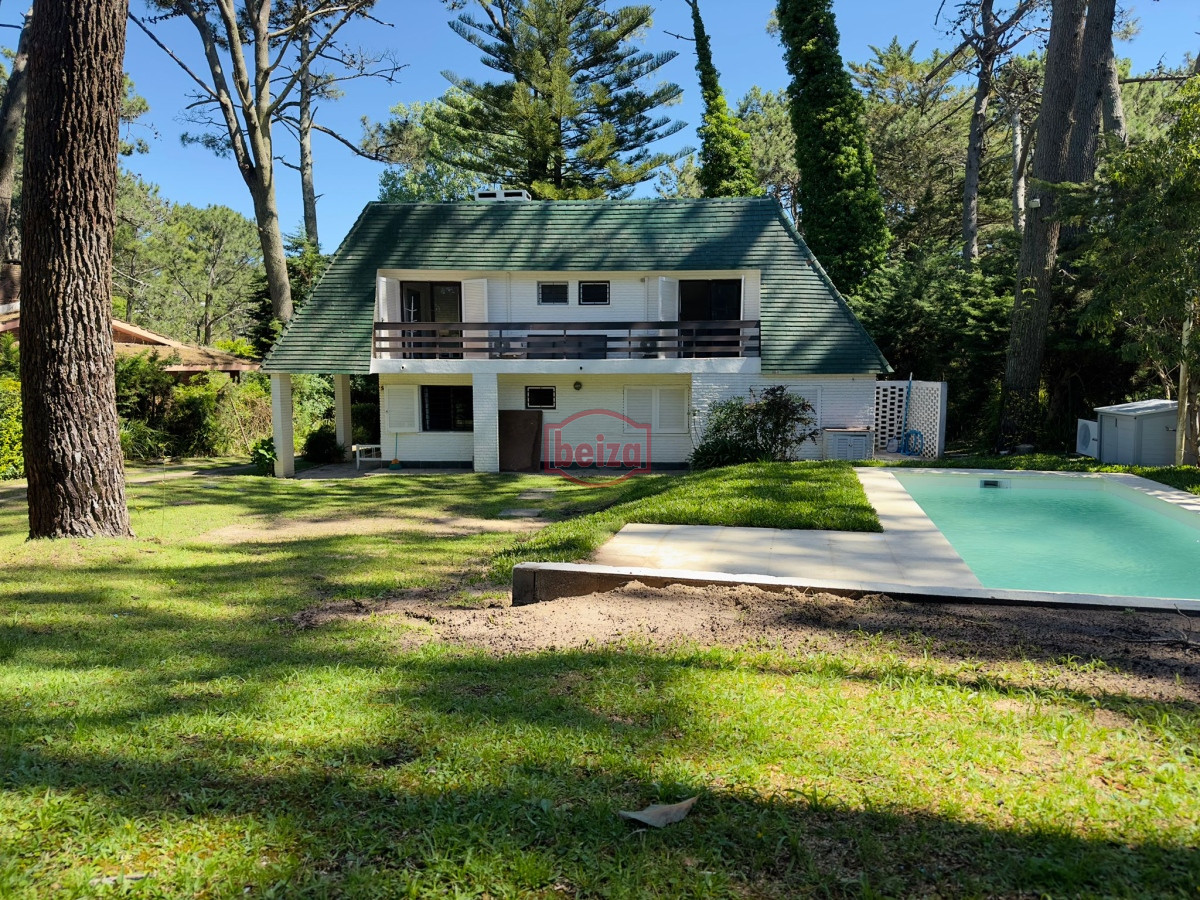 Casa ID.165875 - Alquiler de casa de 4 dormitorios y dep en Punta del Este