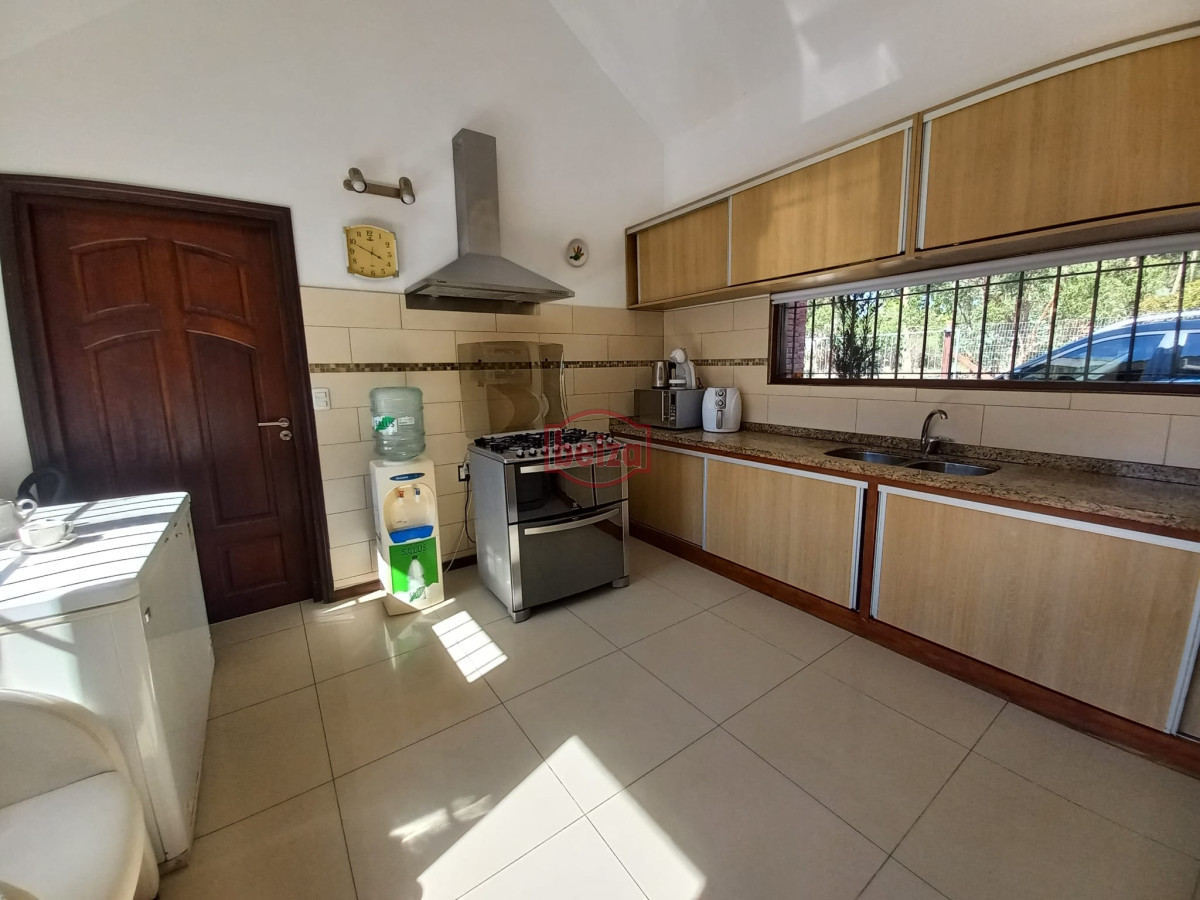 Casa ID.165979/Venta-de-Casa-4-dormitorios-en-Portezuelo,-Punta-del-Este. - Casa de 4 dormitorios en venta en Punta del Este