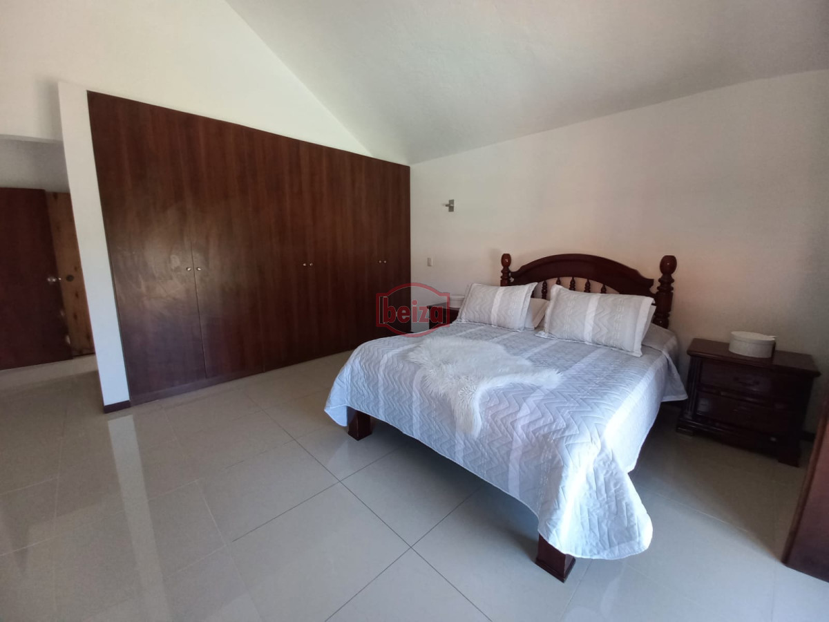 Casa ID.165979/Venta-de-Casa-4-dormitorios-en-Portezuelo,-Punta-del-Este. - Casa de 4 dormitorios en venta en Punta del Este