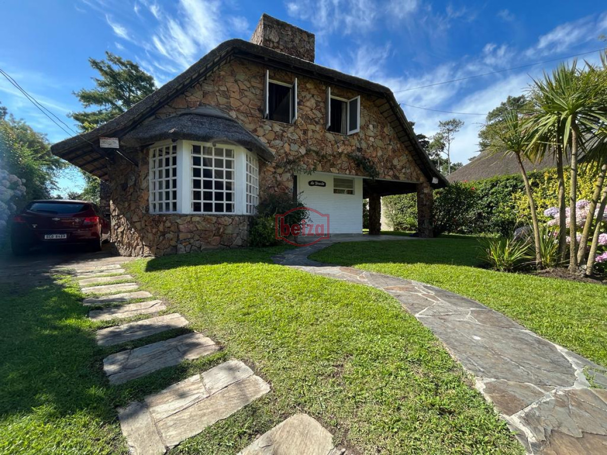 casa de 3 dormitorios en alquiler en punta del este - bza166101c