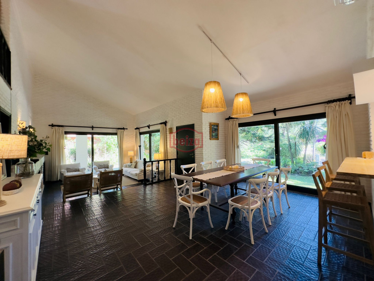 Casa ID.165875 - Alquiler de casa de 4 dormitorios y dep en Punta del Este