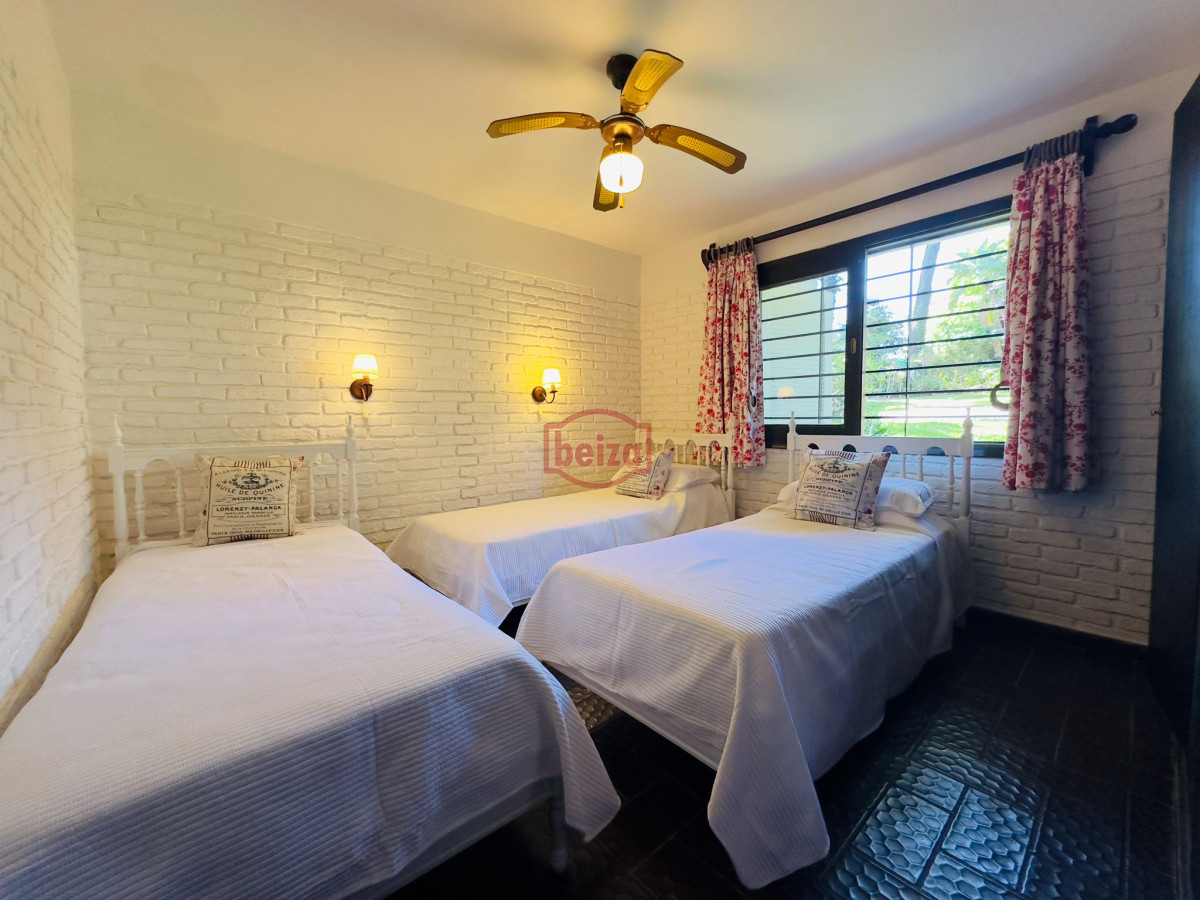 Casa ID.165875 - Alquiler de casa de 4 dormitorios y dep en Punta del Este