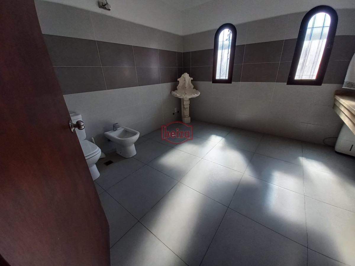 Casa ID.165979/Venta-de-Casa-4-dormitorios-en-Portezuelo,-Punta-del-Este. - Casa de 4 dormitorios en venta en Punta del Este