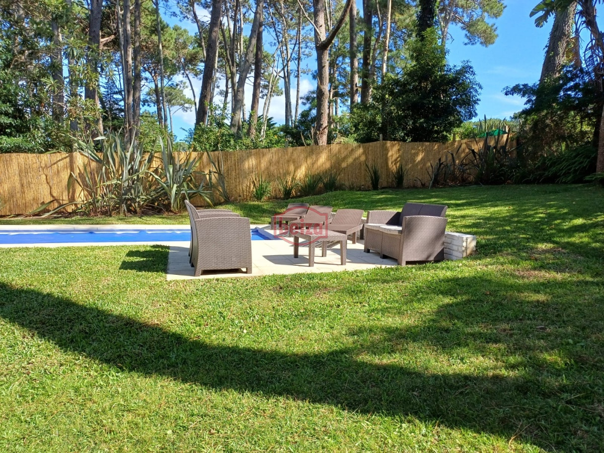 Casa ID.165875 - Alquiler de casa de 4 dormitorios y dep en Punta del Este