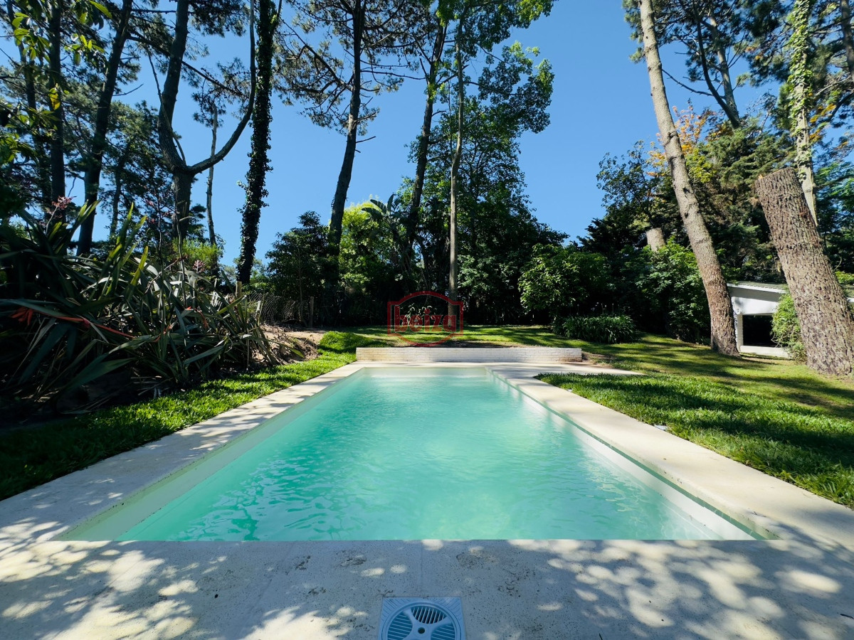 Casa ID.165875 - Alquiler de casa de 4 dormitorios y dep en Punta del Este