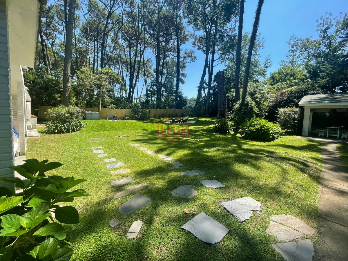Casa ID.165875 - Alquiler de casa de 4 dormitorios y dep en Punta del Este