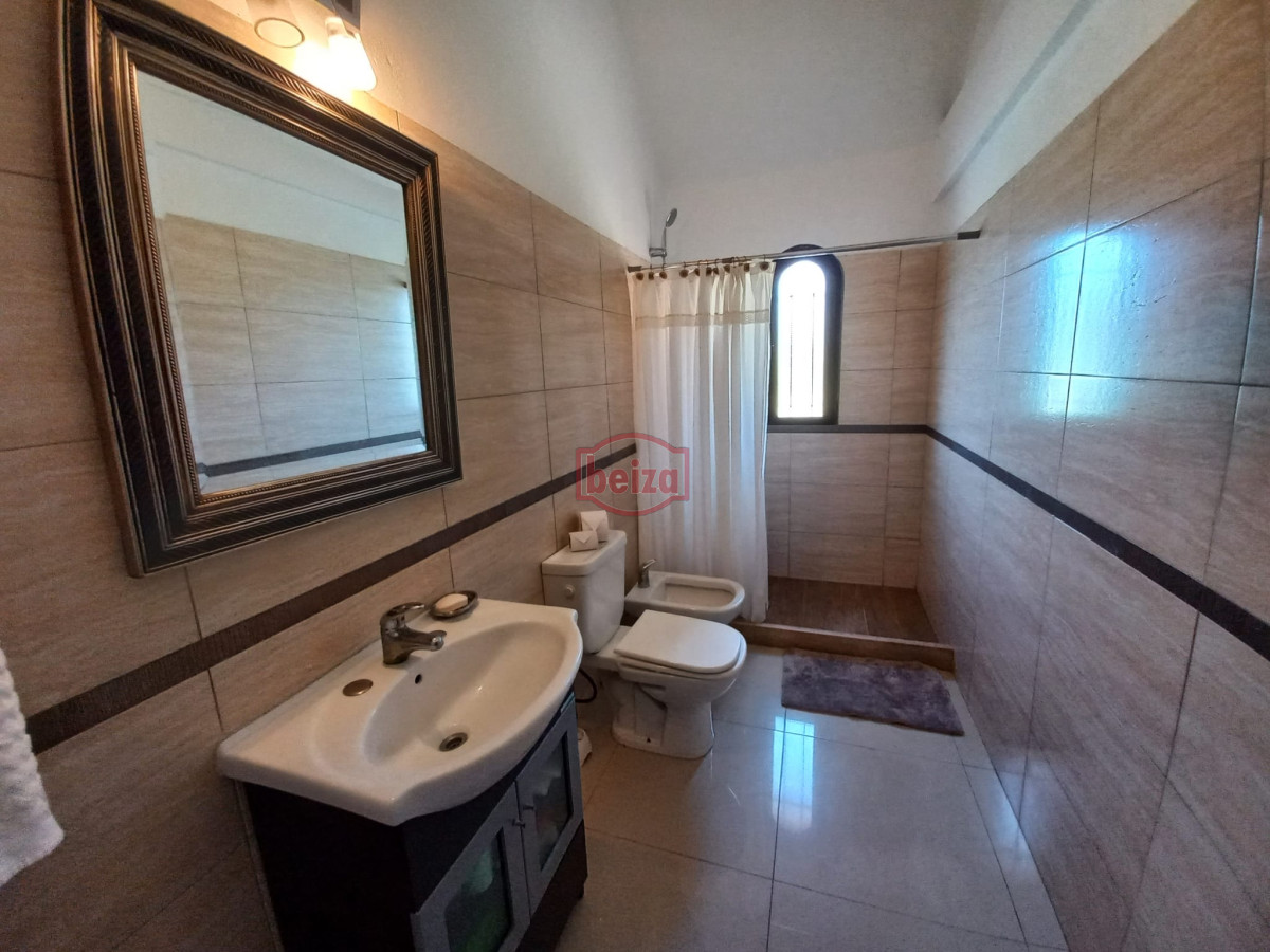 Casa ID.165979/Venta-de-Casa-4-dormitorios-en-Portezuelo,-Punta-del-Este. - Casa de 4 dormitorios en venta en Punta del Este