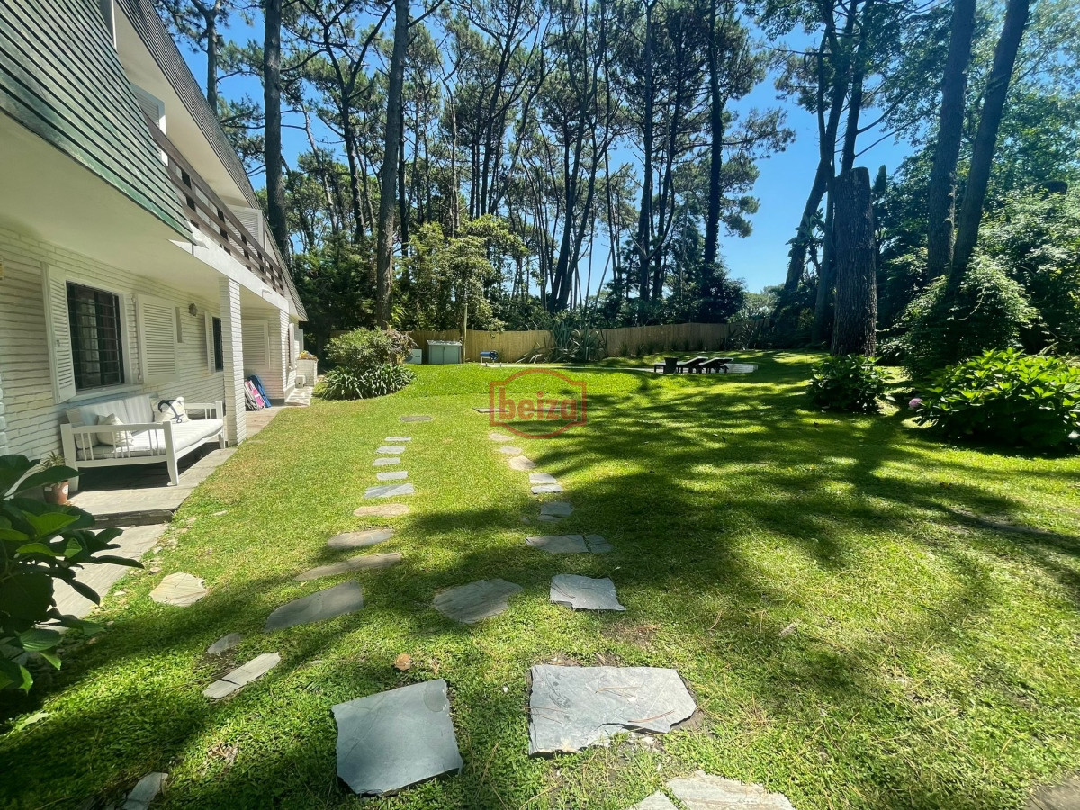 Casa ID.165875 - Alquiler de casa de 4 dormitorios y dep en Punta del Este