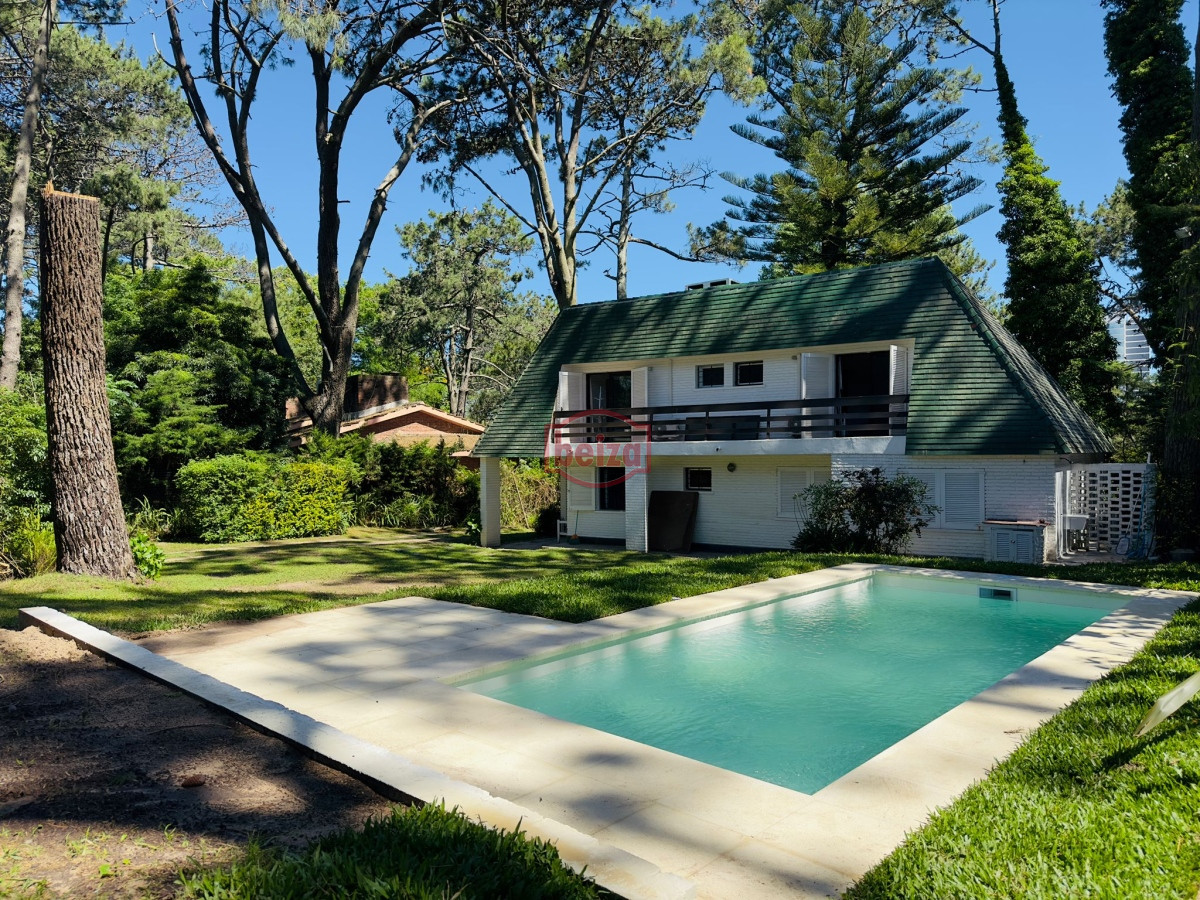 Casa ID.165875 - Alquiler de casa de 4 dormitorios y dep en Punta del Este