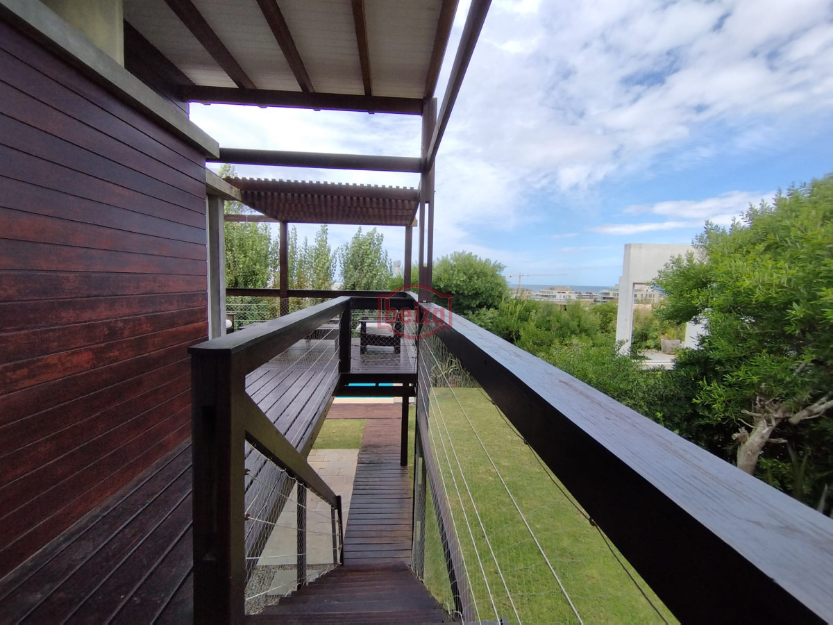 Casa ID.166178/Venta.-Playa-Mansa.-3-Dormitorios.-Excelente-calidad-constructiva. - Casa en Venta, Manantiales, Maldonado.