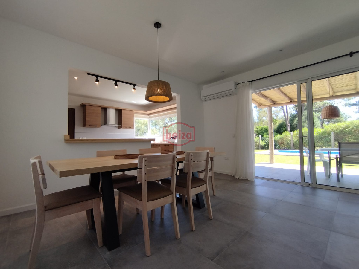 Casa ID.167275/Venta-de-Casa-de-4-dormitorios-en-La-Barra,-Punta-del-Este. - Alquiler y venta de casa de 3 dormitorios en La Barra
