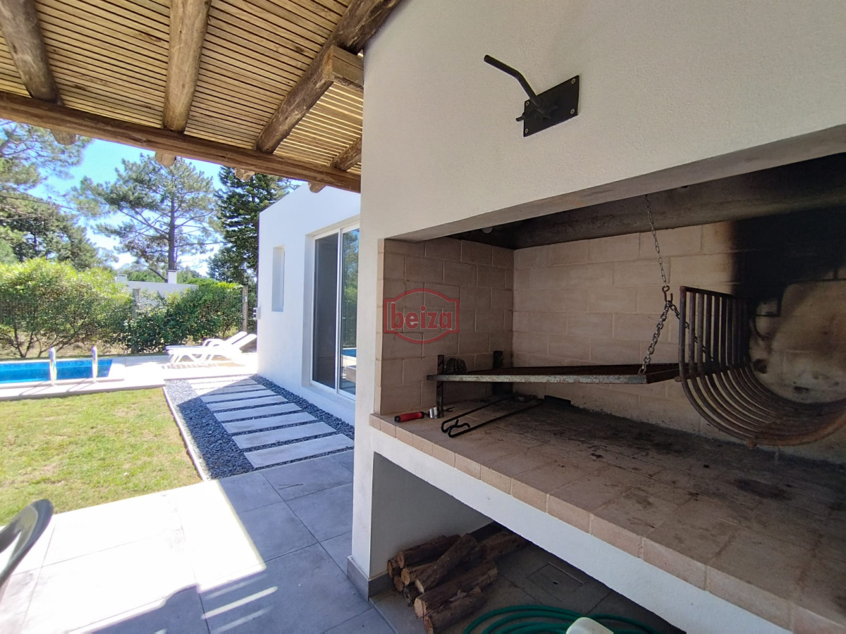 Casa ID.167275/Venta-de-Casa-de-4-dormitorios-en-La-Barra,-Punta-del-Este. - Alquiler y venta de casa de 3 dormitorios en La Barra