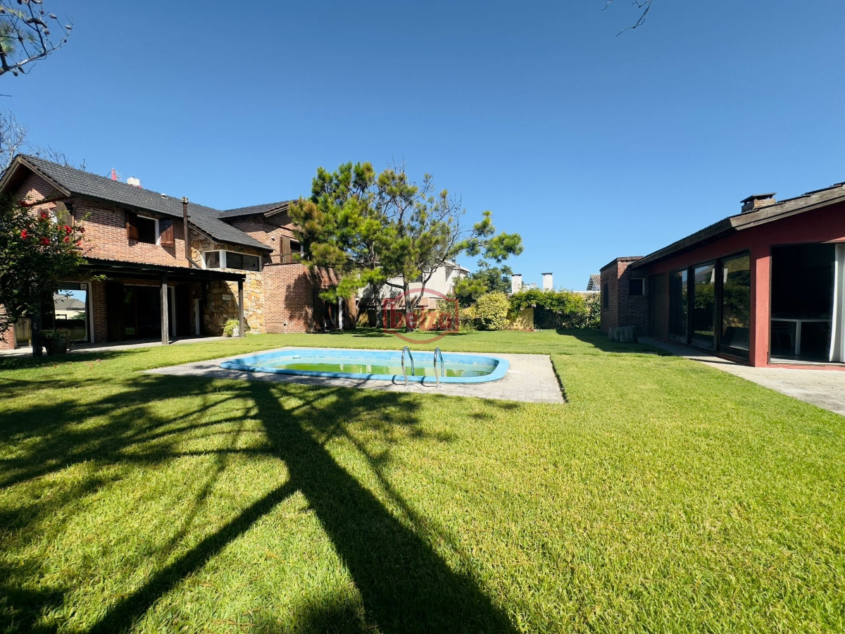 Casa ID.166094 - Casa de 4 dormitorios en venta en Punta del Este