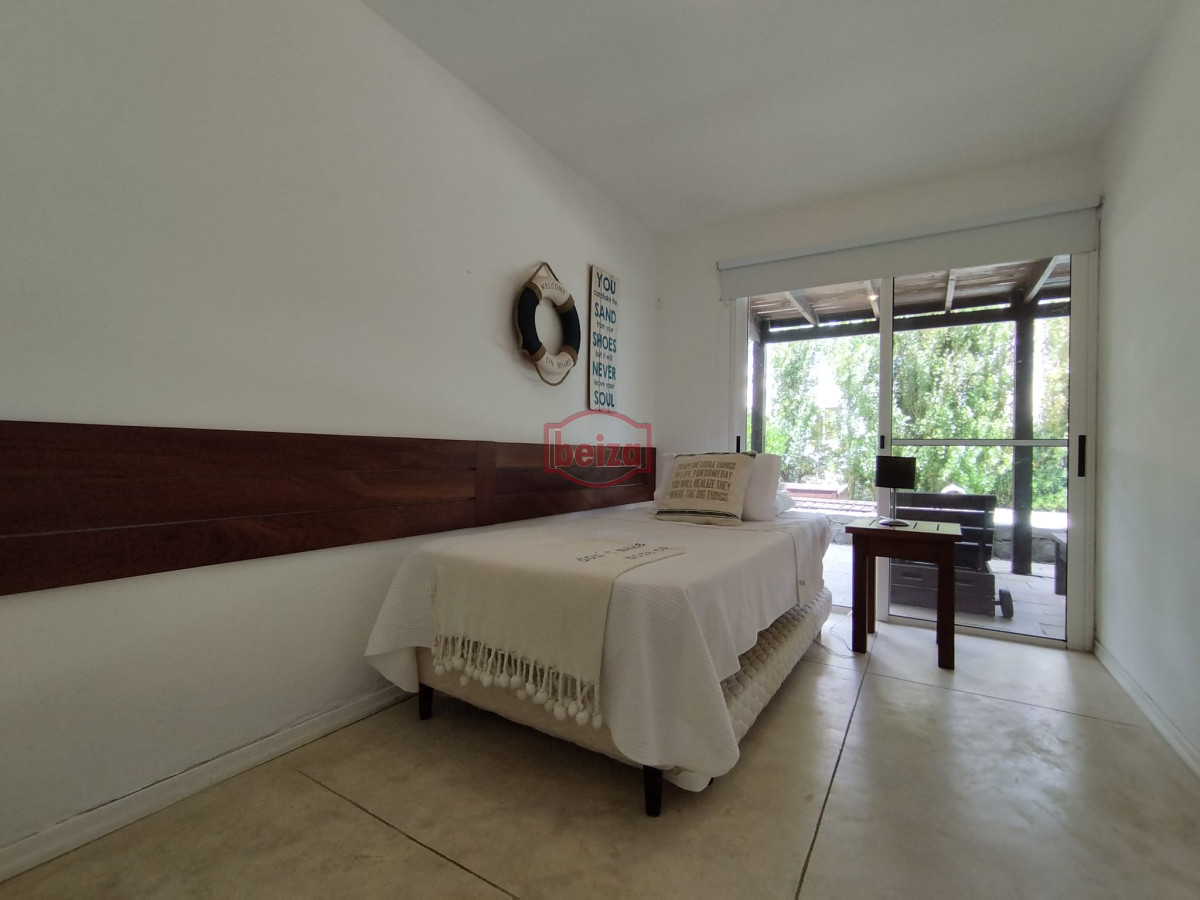 Casa ID.166178/Venta.-Playa-Mansa.-3-Dormitorios.-Excelente-calidad-constructiva. - Casa en Venta, Manantiales, Maldonado.