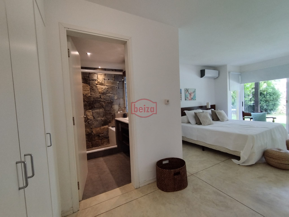 Casa ID.166178/Venta.-Playa-Mansa.-3-Dormitorios.-Excelente-calidad-constructiva. - Casa en Venta, Manantiales, Maldonado.